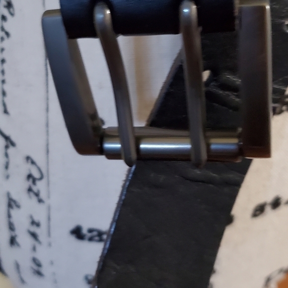 Levi's Genuine Leather Men's Black Belt Double Buckle Size 44 - Picture 3 of 5